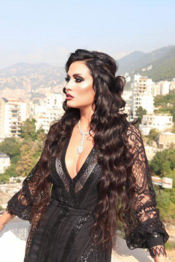 شاهد .. آن ماري سلامة تتألق بفستان من تصميم بسام نعمة.. وهذه رسالتها له