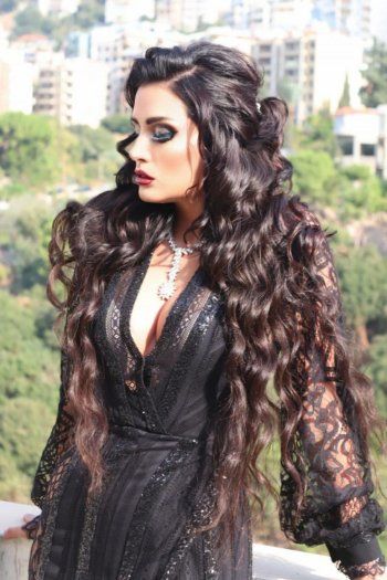 شاهد .. آن ماري سلامة تتألق بفستان من تصميم بسام نعمة.. وهذه رسالتها له