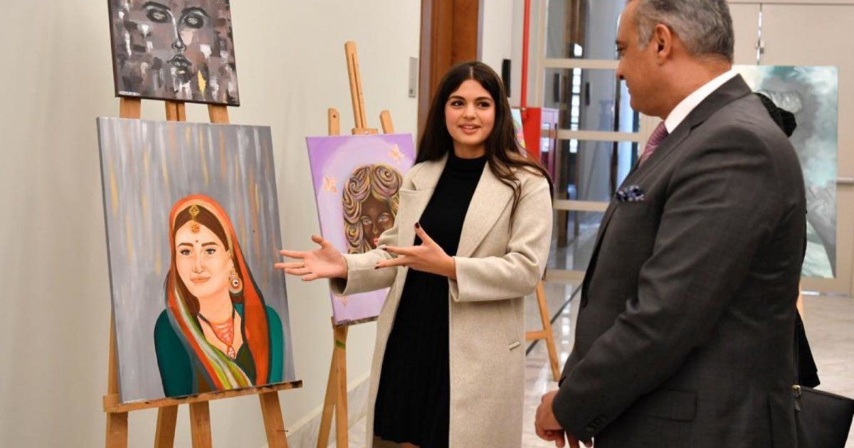 شاهد .. معرض للوحات سارة بيضون في المكتبة الوطنية في الصنائع والمرتضى يشيد بها