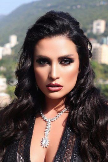 شاهد .. آن ماري سلامة تتألق بفستان من تصميم بسام نعمة.. وهذه رسالتها له