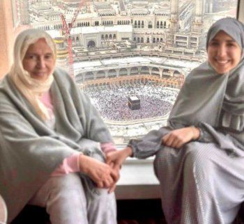 شاهد .. عفاف راضي تؤدي مناسك العمرة في أول ظهورفي عام 2023-بالصور