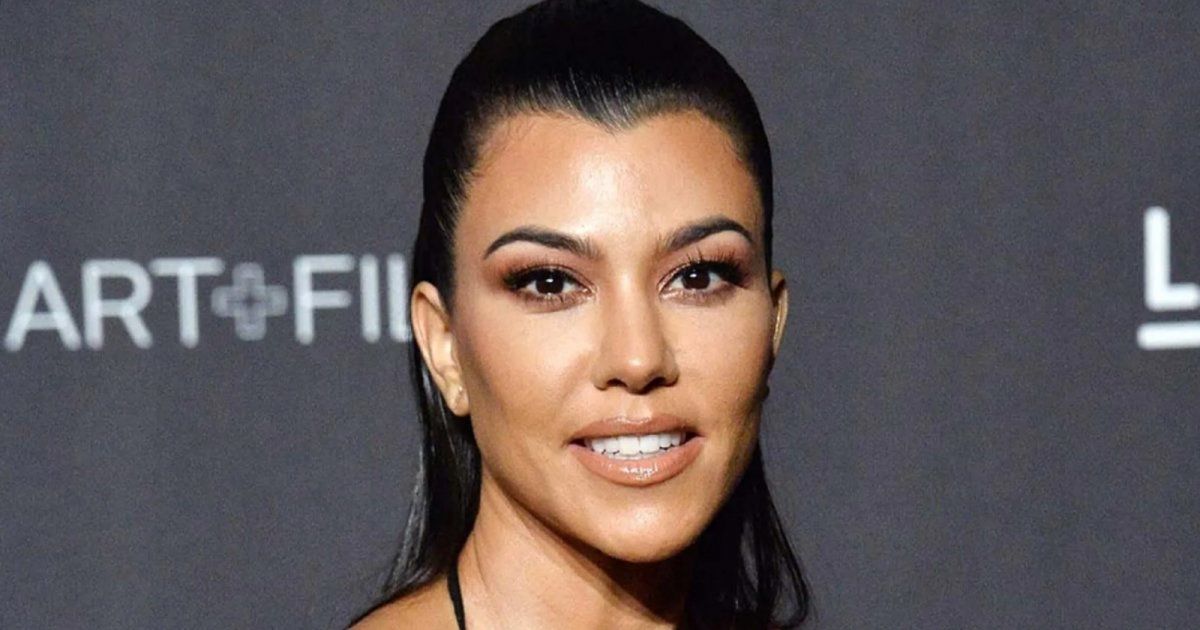 شاهد .. بالصورة - كورتني كارداشيان تظهر بلون شعر جديد مع بداية العام