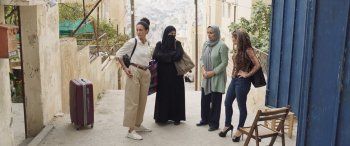 شاهد .. أربع شقيقات يتجاوزن خلافتهن للبحث عن والدهن الغائب في فيلم "بنات عبد الرحمن"