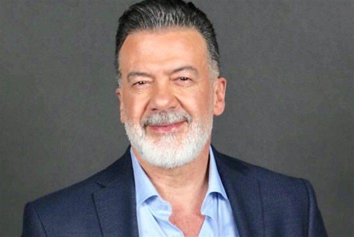 شاهد .. طوني بارود يغادر لبنان نهائياً وهكذا ودعته ابنته-بالصور