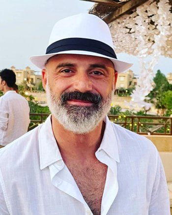 شاهد .. خاص - حازم سمير واجه هذه الصعوبة في " إيجار قديم " ويكشف سبب قلة أعماله السينمائية