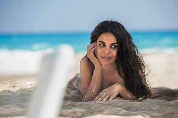 نسرين أمين تداعب جمهورها : سمعتي مجروحة