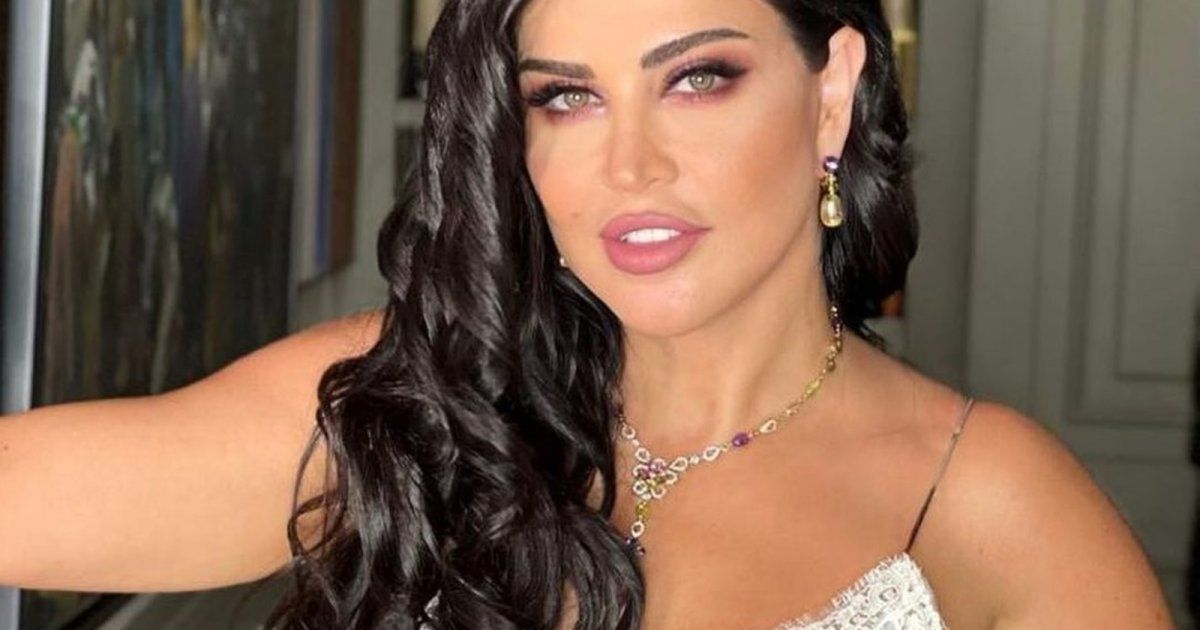 شاهد .. بالصور- الظهور الأول لجومانا مراد بالحجاب الأسود بعد وفاة والدها