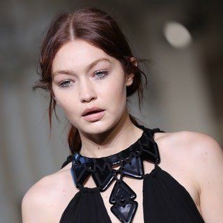 شاهد .. بالصورة - جيجي حديد بإطلالة مستوحاة من مسلسل Wednesday