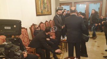 شاهد .. خاص- جورج وسوف يتقبل التعازي برحيل إبنه.. وإليكم صور حصرية