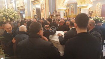 شاهد .. خاص بالصور- وصول جثمان وديع جورج وسوف إلى كنيسة القديس نيقولاوس بالأشرفية