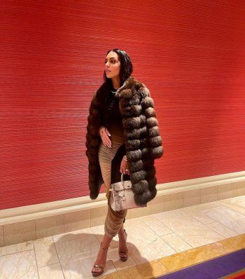 شاهد .. جورجينا رودريغيز تكتب باللغة العربية وإطلالتها تقدر بمئات ألاف الدولارات