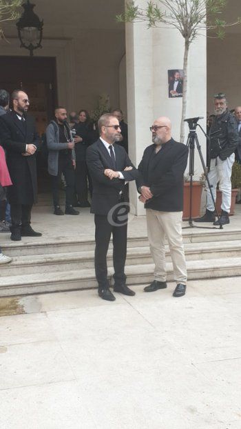 شاهد .. خاص بالصور- وصول جثمان وديع جورج وسوف إلى كنيسة القديس نيقولاوس بالأشرفية