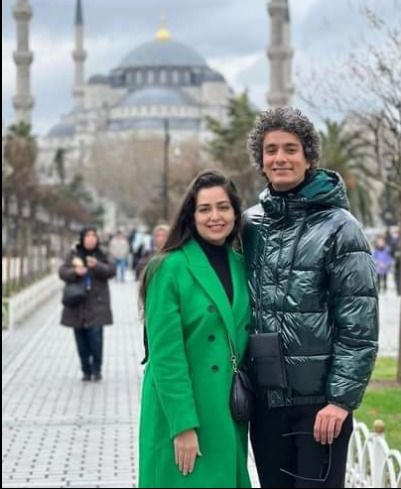 هبة مجدي ومحمد محسن في تركيا بيشموا البرد والشتا