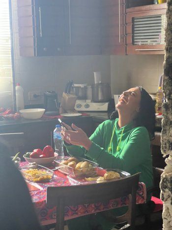 شاهد .. بالصور.. هبة عبد الغني تنشر كواليس آخر يوم تصوير من مسلسل "حكايات جروب الماميز"