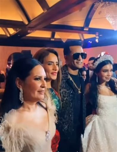 محمد رمضان يظهر في حفل زفاف ابنة أخت شريهان