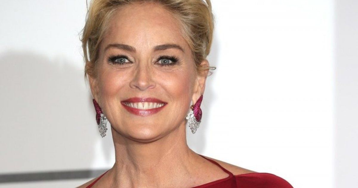 شاهد .. شارون ستون تكشف عن الممثل الذي يقبّل بشكل رائع