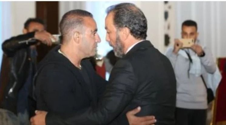 أبو الجدعنة .. السقا أول حاضرين عزاء والدة طارق لطفي