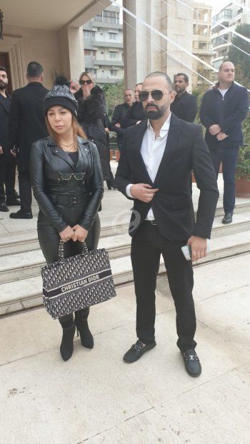 شاهد .. خاص بالصور- وصول جثمان وديع جورج وسوف إلى كنيسة القديس نيقولاوس بالأشرفية