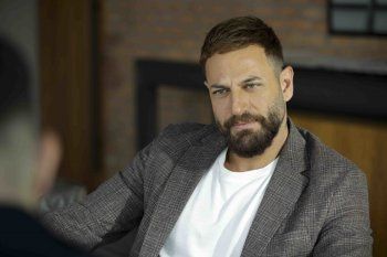 شاهد .. باسل خياط يخالف مبادئه ويقع في الحب في "الثمن"