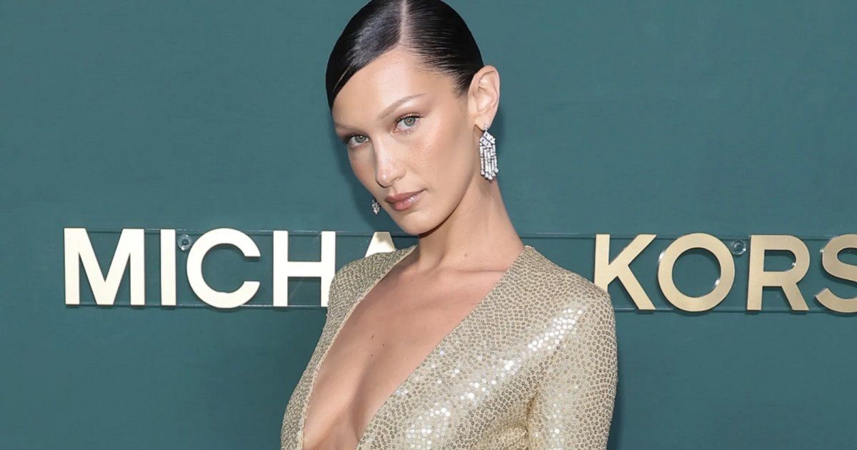 شاهد .. بالصور- بيلا حديد بالمايوه تعايد محبيها بإطلالة من إجازتها