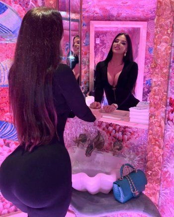 شاهد .. بالصور- ملكة جمال كرواتيا تستعرض رشاقتها بإطلالة مثيرة والأسود يليق بها