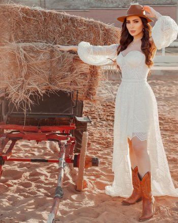 شاهد .. وشم نسرين طافش الجديد يحدث بلبلة واسعة.. وهكذا كشفت عنه