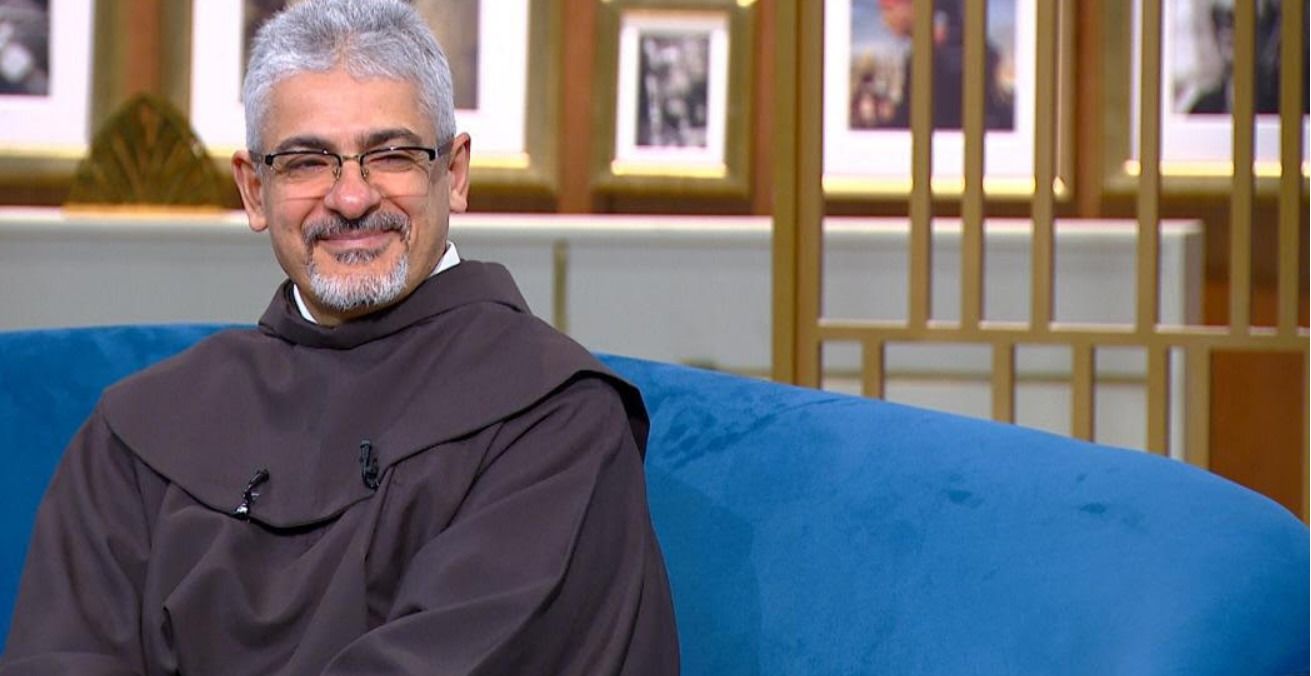 الأب بطرس دانيال: عادل إمام فنان رائع وأحمد زكى أصر على استضافتنا خلال مرضه
