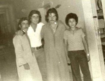 شاهد .. جورج وسوف بعمر الـ15 عاماً في ردهات مبنى دار الفنون بحمص في صورة نادرة