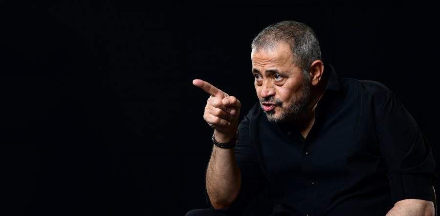 شاهد .. جورج وسوف بعمر الـ15 عاماً في ردهات مبنى دار الفنون بحمص في صورة نادرة