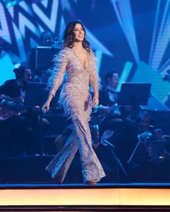 شاهد .. تعرفوا إلى سعر جامبسوت نانسي عجرم الذي تألقت به في حفل "تريو نايت"... من تصميم إيلي صعب!