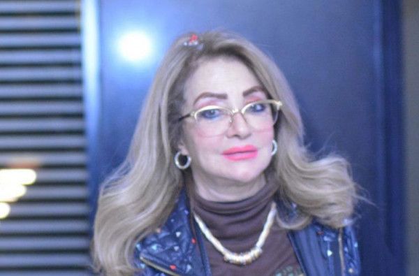 بالصور – شهيرة تتعرض لإصابة في اليد بعد سقوطها