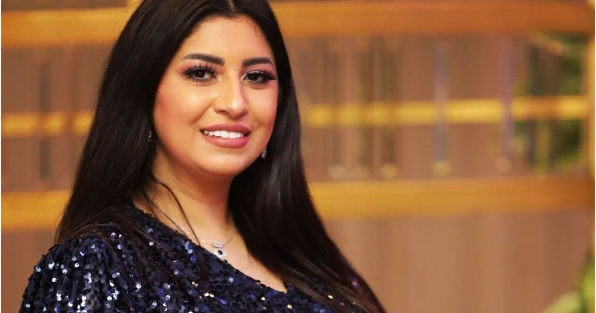 شاهد .. إيمان عبد العزيز تشارك في حياكة كسوة الكعبة وموجة إنتقادات حادة تطالها- بالفيديو