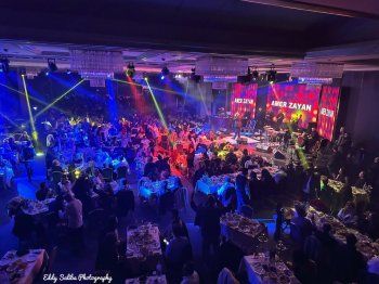 شاهد .. بالصور - عامر زيان يحيي حفلًا ناجحاً...وتفاعل كبير من الحاضرين