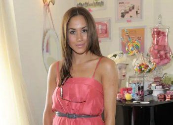 شاهد .. صور نادرة تجمع كايت ميدلتون وميغان ماركل قبل الحياة الملكية