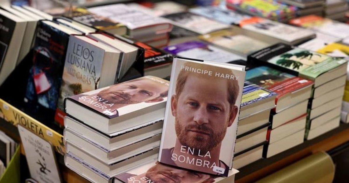 شاهد .. مذكرات الأمير هاري الأسرع مبيعًا على الإطلاق... وهذا عدد مبيعها اليومي