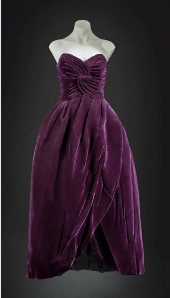 شاهد .. بالصورة - أحد فساتين الأميرة ديانا في مزاد علني.. إليكم قيمته