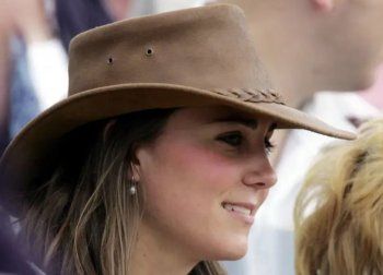 شاهد .. صور نادرة تجمع كايت ميدلتون وميغان ماركل قبل الحياة الملكية