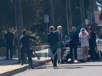 شاهد .. دينا بفستان شفاف وحذاء بيلا حديد قبيح للغاية وريهانا تستعرض حملها بملابس فاضحة وغيرها من أسوأ الإطلالات في عام 2022