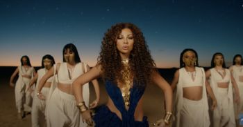 شاهد .. بلايك لايفلي الأكثر تألقاً وهيفا وهبي مثل الفراشة في حفل زفاف شقيقتها وملابس بيلا حديد الداخلية تتحول إلى فستان وغيرها من أجمل إطلالات عام 2022