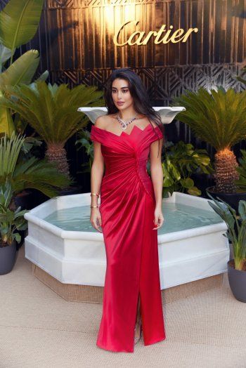 شاهد .. بلايك لايفلي الأكثر تألقاً وهيفا وهبي مثل الفراشة في حفل زفاف شقيقتها وملابس بيلا حديد الداخلية تتحول إلى فستان وغيرها من أجمل إطلالات عام 2022