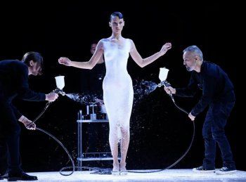 شاهد .. بلايك لايفلي الأكثر تألقاً وهيفا وهبي مثل الفراشة في حفل زفاف شقيقتها وملابس بيلا حديد الداخلية تتحول إلى فستان وغيرها من أجمل إطلالات عام 2022