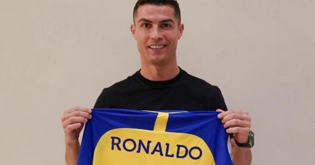 شاهد .. إضاءة برج خليفة بصورة رونالدو..وجورجينا تعلق