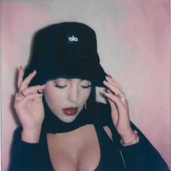 شاهد .. جورجينا رودريغيز تطل بالـ كروب توب في الرياض.. وتحدث حالة من الجدل