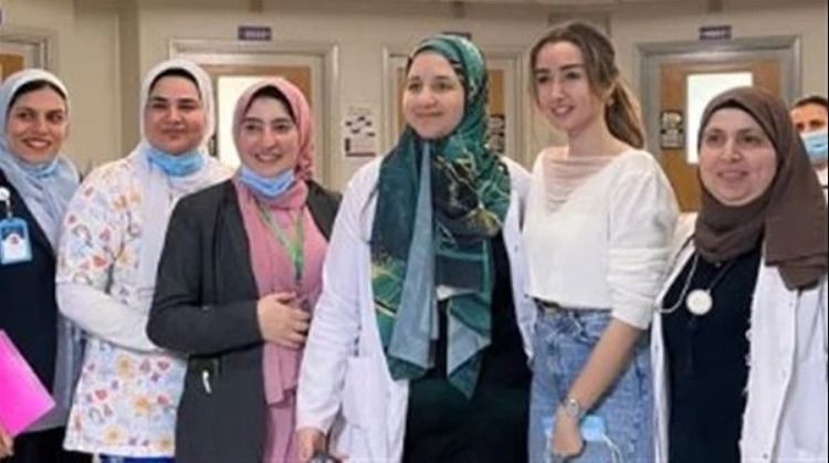 شاهد الجانب الإنساني من هنا الزاهد : جبرت بخاطر أطفال مستشفي 57357