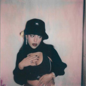 شاهد .. جورجينا رودريغيز تطل بالـ كروب توب في الرياض.. وتحدث حالة من الجدل