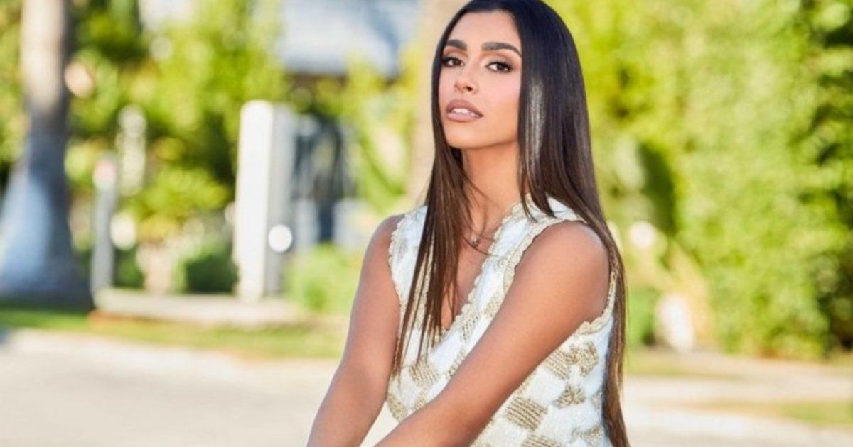 شاهد .. ياسمينا زيتون ترفع علم لبنان في مسابقة "ملكة جمال الكون"- بالفيديو