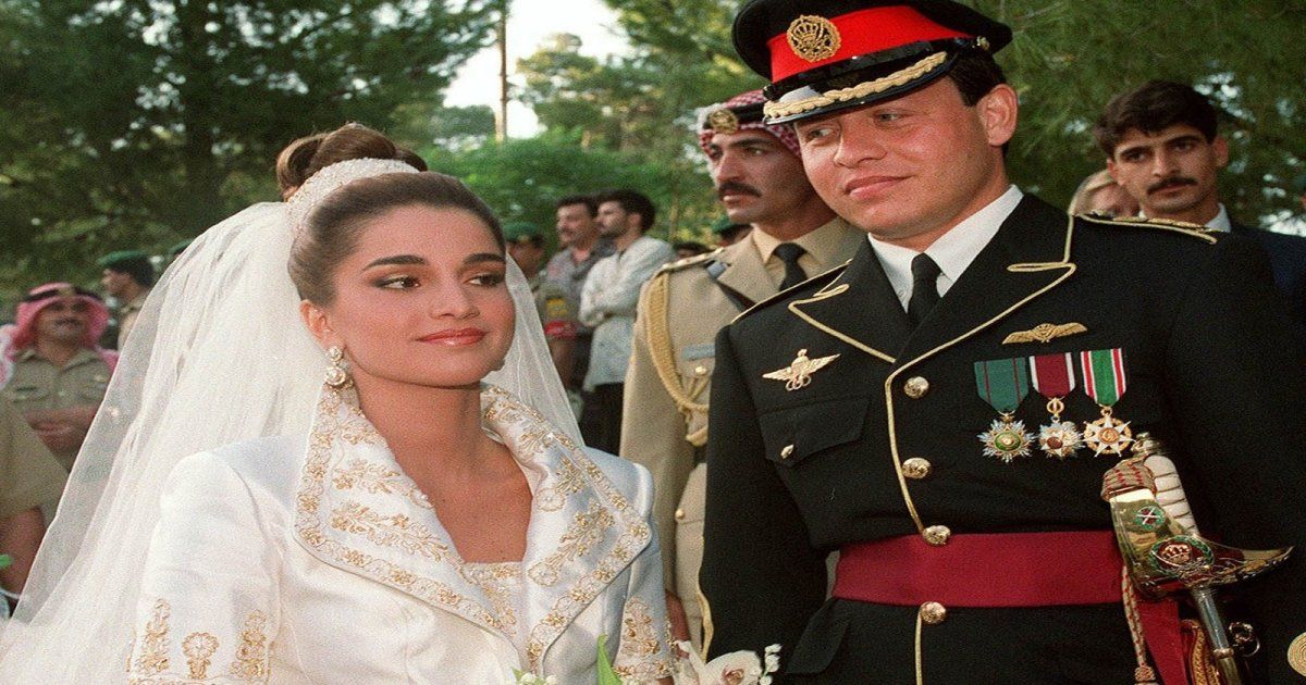 شاهد .. فستان زفاف الملكة رانيا .. لن تصدقوا كم بلغ ثمنه