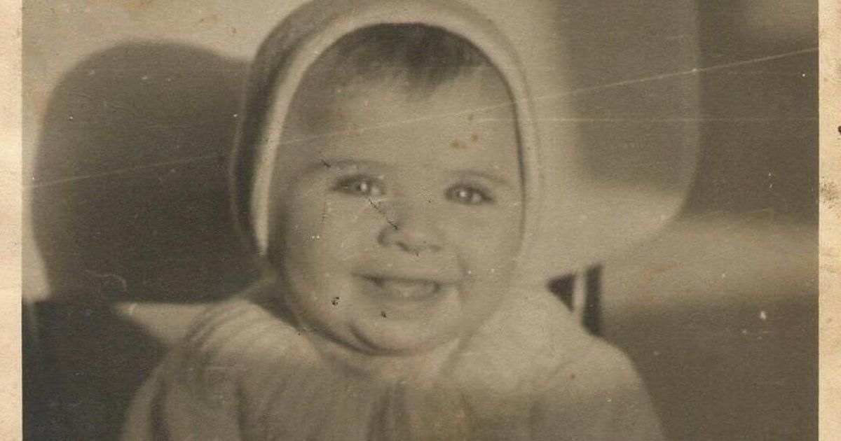 شاهد .. ممثلة وإبنة ممثل شهير راحل..تعرفوا إلى هوية هذه الطفلة الجميلة