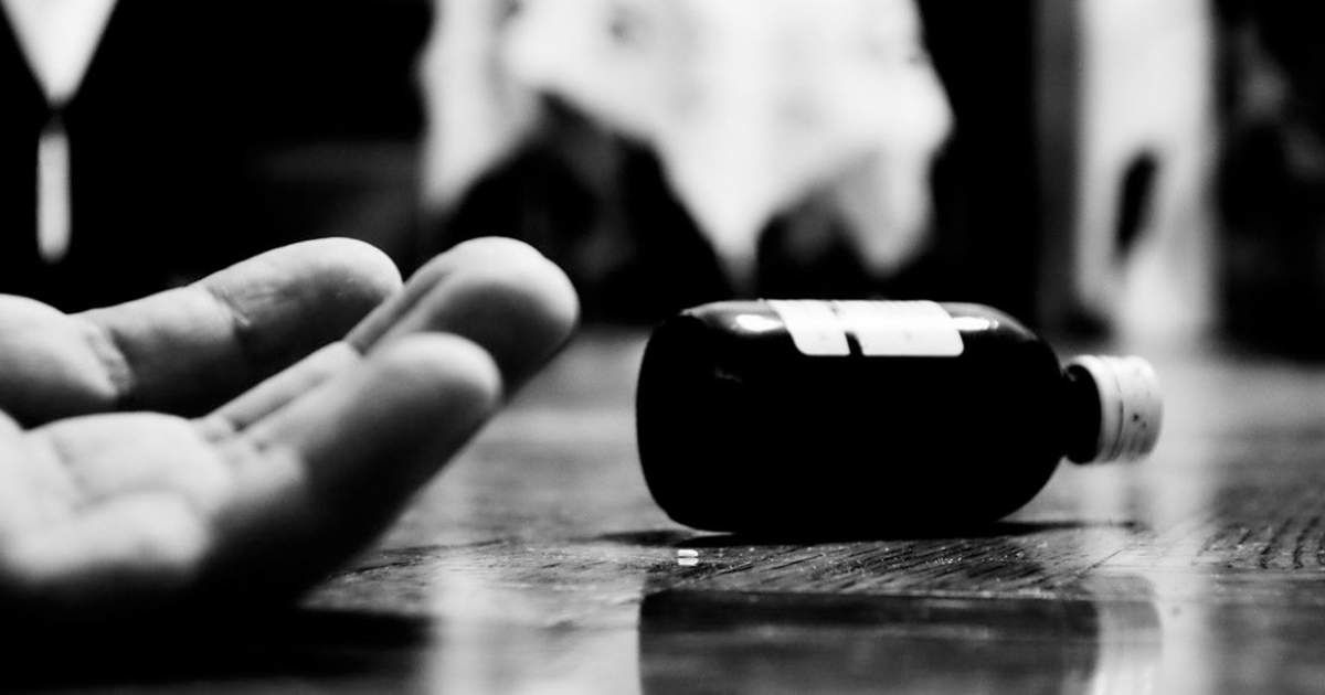 شاهد .. فضيحة من العيار الثقيل..ممثلة شهيرة تحاول الإنتحار وتقطع معصمها