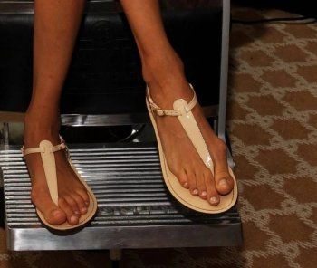 شاهد .. أصابع قدميّ ميغان ماركل حديث الصحف بعدما خضعت لـ عملية بهدف تجميلها -بالصور